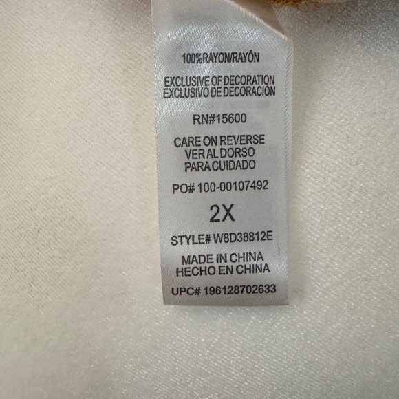 Democracy Floral Blouse 2X - Picture 6 of 7